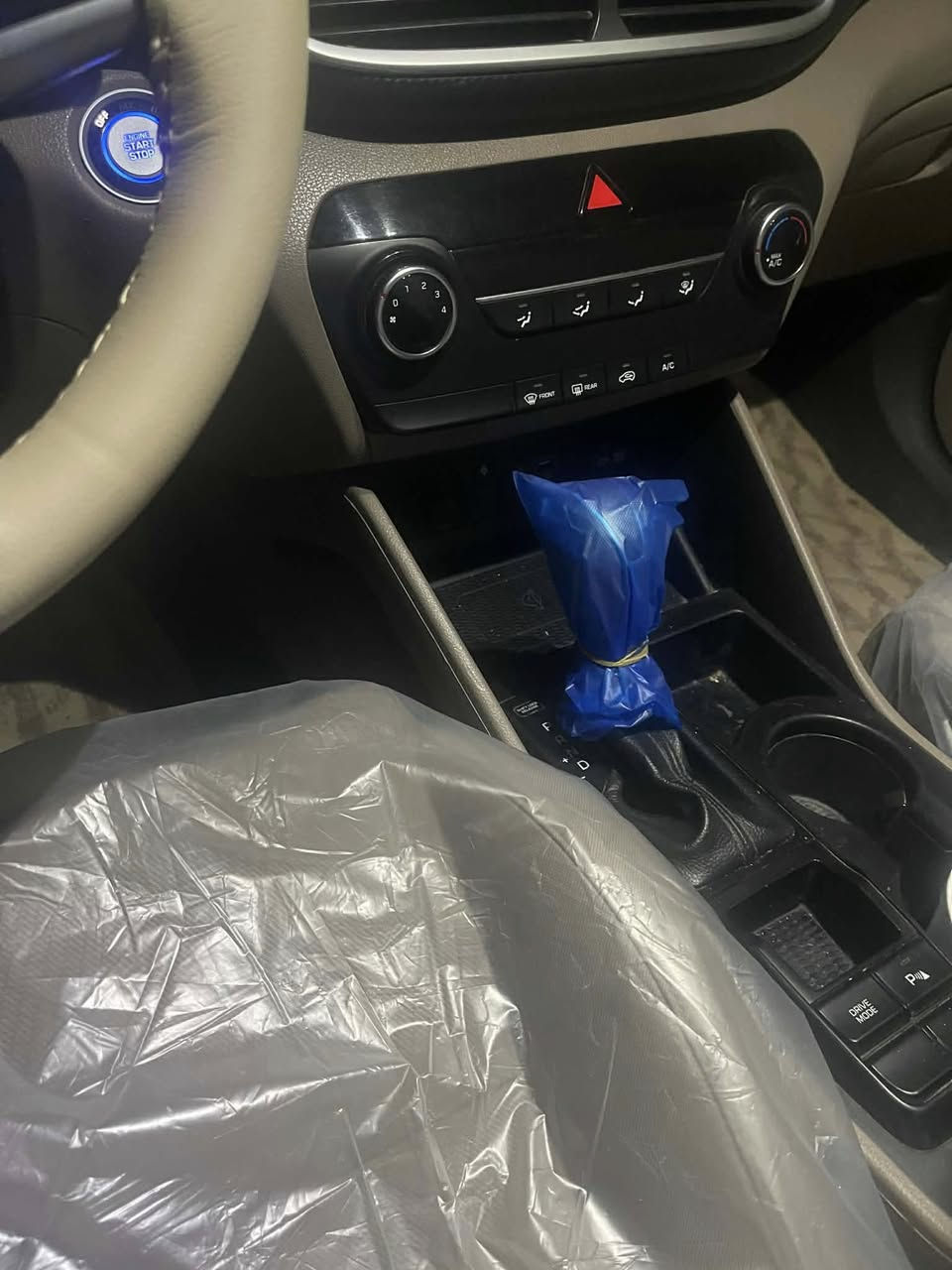 توسان 2020 خليجي  رقم بغداد الجديد بسمي  شرط تحويل
ماشيه 39 الف   محرك كير وضع شركه برغي مامفتوح وكفالة عامه من صبغ بيه مكان واحد بارد 

مواصفات 1/1 
 بنوراما سايد بريك رجل
تشغيل بصمة  بيبان بصمة  
مقاعد امامي كهرباي ترحيب باليده مع فتح و قفل مرايا
شاشة كبيرة بلاديه شحن لاسلكي 
ثلاجه جكمجه 3وضعيات تشغيل 
ايكو/سبورت/نورمل 
قطعتين تبريد رادار
حساس امامي حساس خلفي
تخم تاير جديد  5ويل  
سعر 212 و الشراي يتصل على ***********
