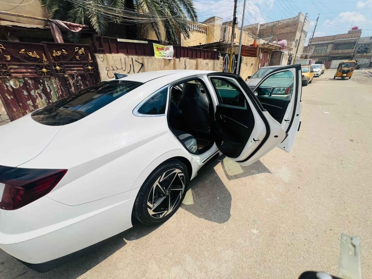 السلا عليكم 
سوناتا 2023 وارد امركيي 
الحادث موضح بلصور السياره تعتبر كلين 
كلشي بيها بلاد مالتها ممبدل اي قطعه 
ايرباك سليم 
فول ما عدا فتحت سقف 
السياره جاهز ما تحتاج تصرف عليها دينار واحد 

تخم ويل كب جديد
تخم تاير جديد 
دوشمه داخليه 
بصمه اضافيه وكاله جديده 
 &
السياره ماشيه 48 الف كيلو متر 
رقم بغداد 
موقع السياره بغداد الحسينيه 

السعر (188)ورقه  وبيها مجال انشالله
  
التواصل على هذا الرقم ‭***********‬
