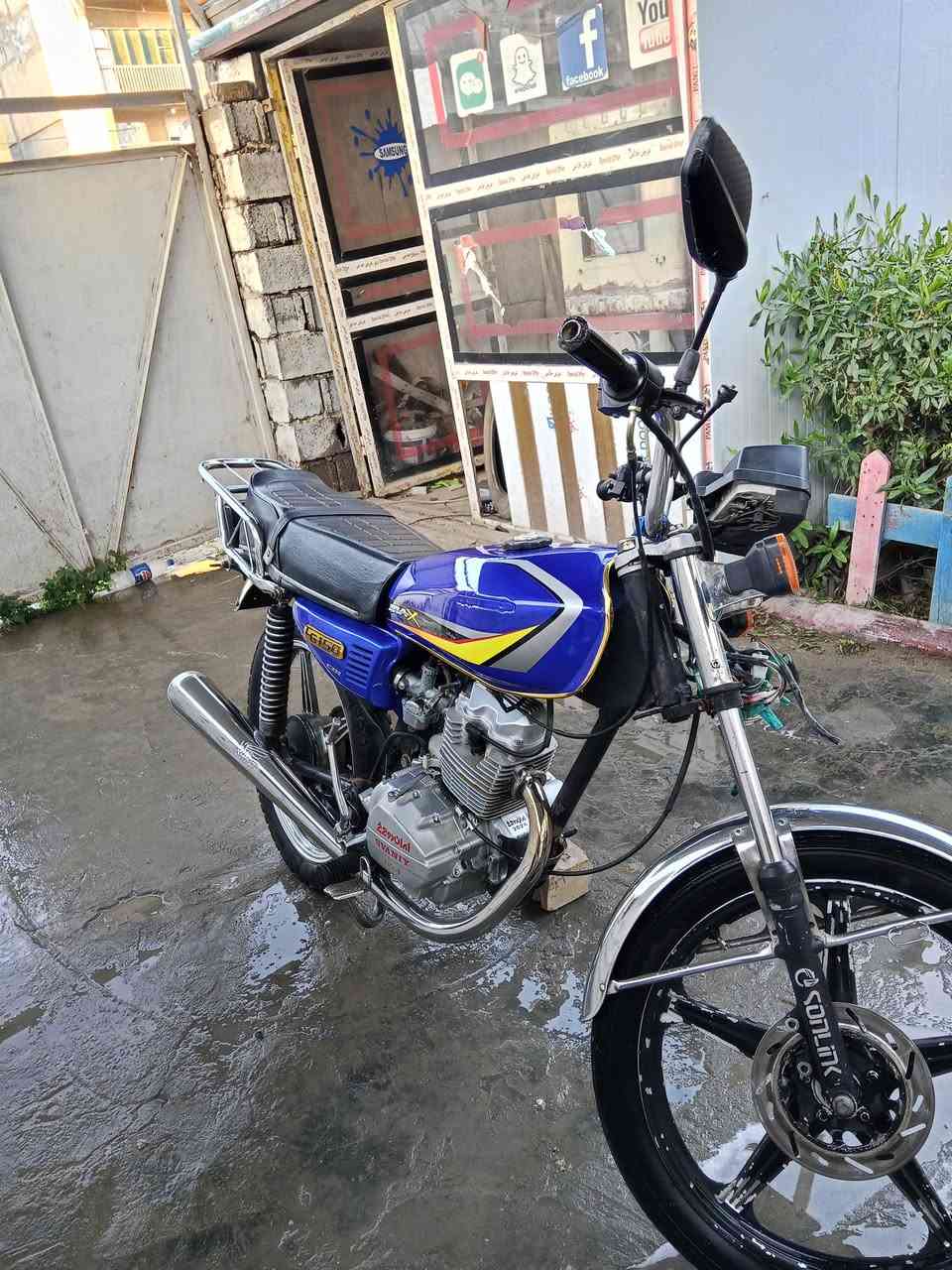 ب450 وبيه مجال 
السلام عليكم دراجة ايراني موديل 24 كير ومكينه خير من الله مبدل بيه فقط ولفات الباقي كله مكفول بيه نقوصات بسيطه مثل ما موضح بالصور كهربائيات يرادله باتري وتشتغل هنه والسلف وياله اصليه دبلات شغالات ستاند تعليك موجود هوه واليده مال هندر هم موجودات جوزه جديده مجرد نقوصات بسيطات دراجة نظيفة وشلعتها ومشيها حلو أوراق بيه منفيس سعر ب450 وبيه مجال حك الجيه عنواني شهداء البياع شراي اتصل على هاذ الرقم *********** وبيك خير وتدلل متواجد خاص
