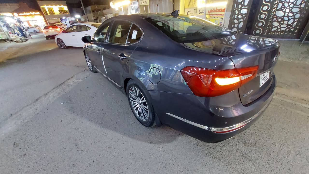 السلام عليكم ،كيا كادينزا 2015 Limited فول مواصفات ما عدا الفتحة وارد امريكي
كيا كادنزا موديل 2015 فئة (Limited)

​المواصفات والتفاصيل:

​المحرك: 6 سلندر، حجم 3,3 GDI.

​المواصفات: فول مواصفات الـ Limited (كراسي جلد، شاشة، كاميرا، تحكم ستيرن، بصمة، تبريد قطعتين، حساسات، مثبت سرعة، APS, TCS...) ما عدا الفتحة.

​الحالة : الكير والمحرك مكفولات(نضاف جداً) والسيارة جاهزة من كل النواحي.

​الكهربائيات: شغال الكل 100% وبدون أي نقص أو علامات بالدشبول 

​الحادث: السيارة وارد أمريكي، وصور الحادث موجودة 

​المكان: [بغداد ،الدورة ، ابو دشير ]
السعر: 115 وبيها مجال / او مراوس حسب القناعة .
للتواصل: [***********] أو بالخاص.
