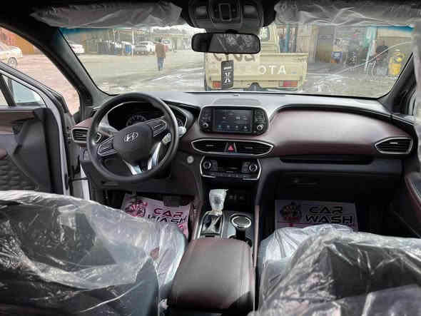 لام عليكم ورحمة الله وبركاته 
سنتافي 2019 فول مواصفات 1/1للبيع ماشيه130  محرك 3500  
6 سلندر    سبعه راكب  
ما مفتوح ومشروط هو والكير 
رقم أربيل تحويل ثاني يوم 
مواصفات السيارة :-
 بصمة
نظام ترحيب
مري شفط auto 
مري ليد ترحيب + اشاره ليد
تبريد 3 قطع
بدأت نيكل
ليد داخل يده السايق والراكب 
شاشة اصليه 
شاشه اعطال و رحلات 
شاشة تبريد 
كشنات جلد 
كشن كهرباء
ليد امامي+ خلفي
حساس خلفي 
كامره خلفيه
ستيرن متغير 3 وضعيات 
نظام ECO
نظام abs
نظام نزول منحدرات
دفلوك
نظام دفع رباعي 
دبل بلاجكتور
ويل 19 أصلي 
اطارات جديد
جام السايق أوتو صعود ونزول بضغطه وحده
وباقي المواصفات المعروفة 
عنوان السياره   تكريت 
السعر 23,700$ 
الرقم *********** تكريت
