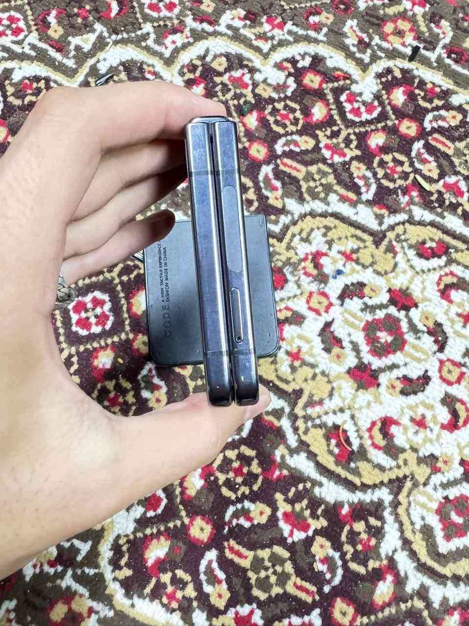 سامسونك Zflip 5
ذاكرة 256 رام 12
الجهاز المراوس او بيع  
الشاشه الخارجيه كامله بدون اي مشكله 
الجهاز الشاشه 120 هيرتز وكامله مجرد الكونكتر عطلان سعر الكنكتر التجاري 45 و الاصلي 100
متوفر ماسنجر
وواتساب ***********
