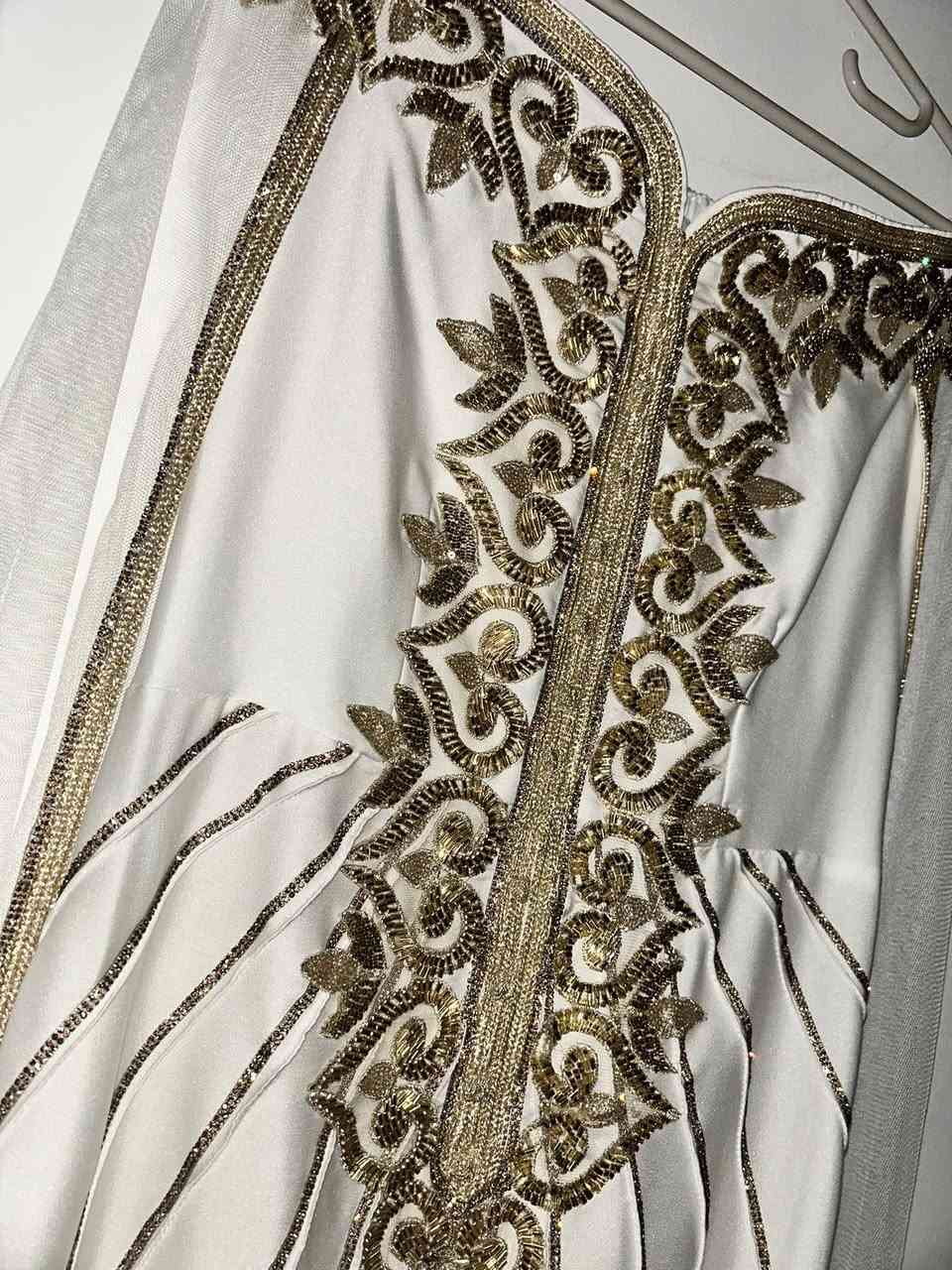 قفطان عقد قران شغل يدوي لبسته ساعتين قياس سمول ويلبس ٧٠ كيلو لان حزام ولاستيك بالضهر اخذته ب٢٠٠ ابيعه بنص سعر ١٠٠ شرط الفحص امام المندوب ومتوفر توصيل


**إذا كنت صاحب هذا الإعلان وتريد حذفه لأي سبب، رجاءا أرسل رسالة إلى الدعم الفني**