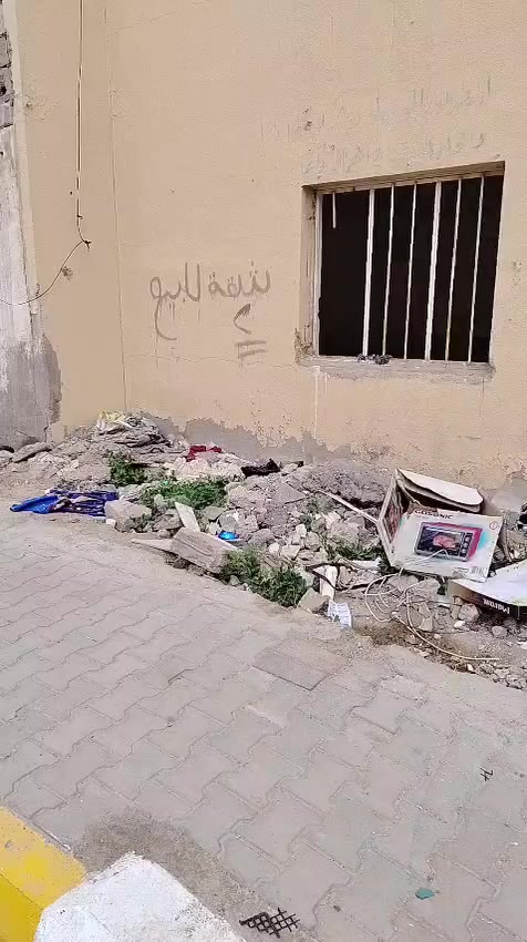 السلام عليكم شقة ارضية للبيع التفاصيل بل فيديو السعر الاتصال علة هذة الرقم بي وات  ***********
