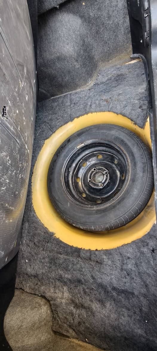 سلام وعليكم بيجو لميس موديل ٢٠١٦ بيهة صبغ جاملغ خلفي وباب خلفي صفحة سايق سيارة كلش نضيفة وجاهزة مكينة كير حدادية خير من الله تبريد ثلج كهربائيات كلهة شغالة غرفتهة كلش نضيفة سنوية ل٣٠ مصفرة هيئة وغرامات رقم بغداد دولي مكان بغداد سعر ٤٣ وبيهة مجال رقم ***********
