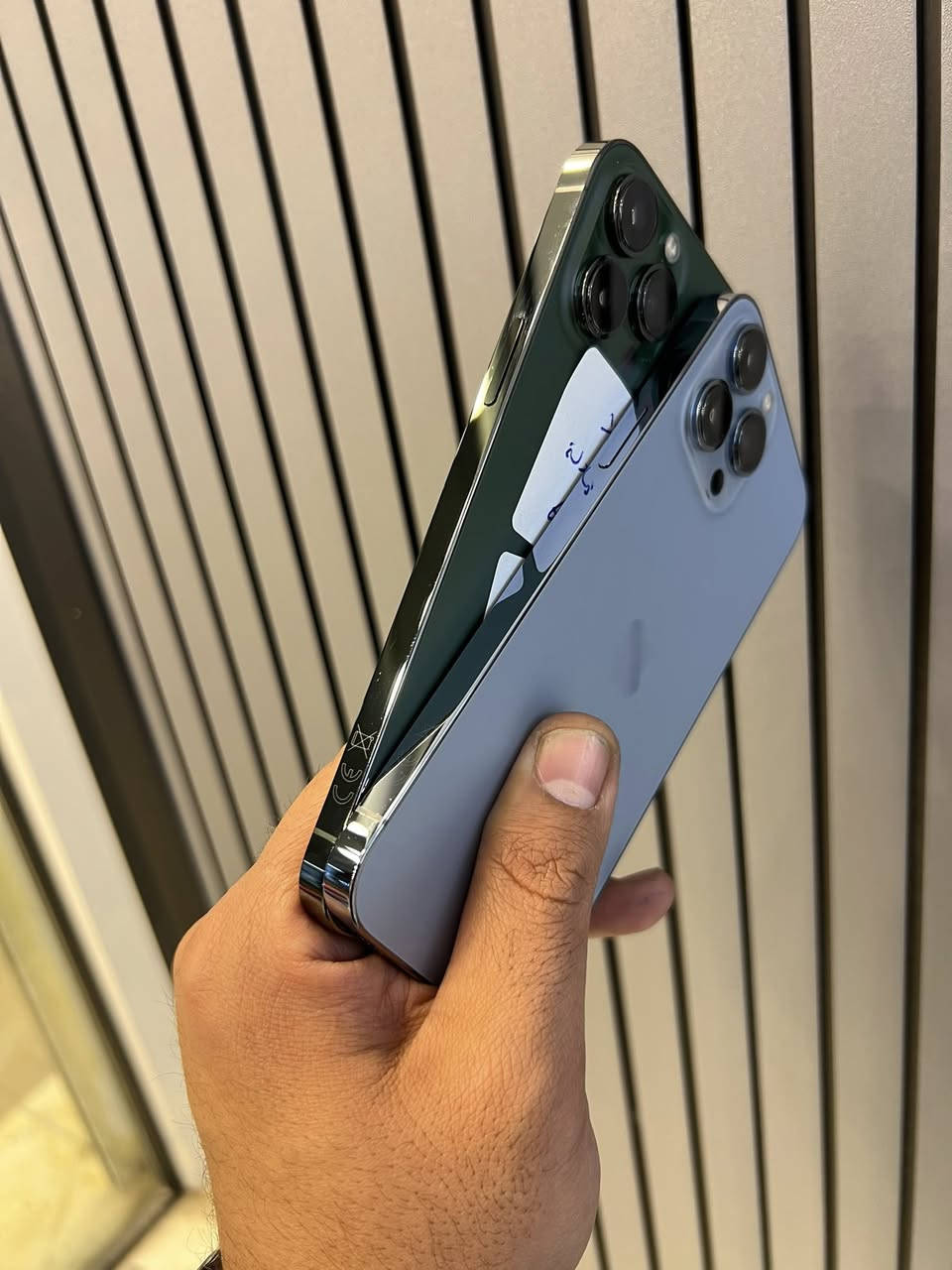 السلام عليكم 
13 pro max عربي 256 
بطارية 100 مستبدلة 🔋
نظافه كلش عالية حالهن حال الجديد وضمان مفتوح❤️
ب٦٠٠ الف 
مكاني الشعب شارع الصحة ***********
