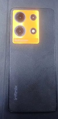 ايفون XS • ٦٤ • شاشه مكسورة