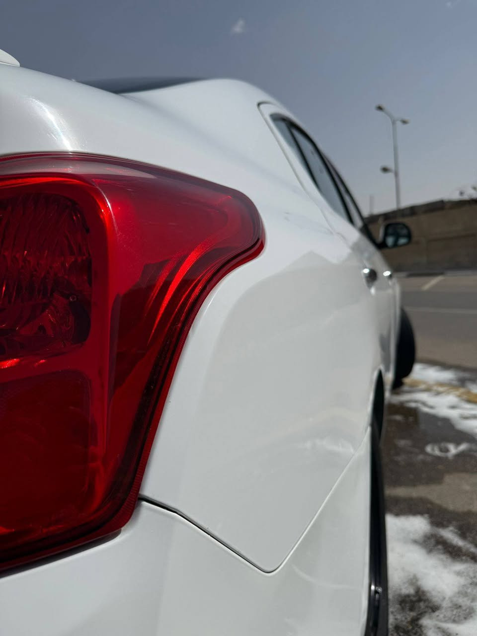 السلام عليكم نيسان صني هندي موديل 2024 ماشيه 148 الف السياره بيها صبغ نص باب العبري الأمامي السياره جاهزه من كلشي السعر 118  عنوان السياره البصره رقم التلفون ***********
