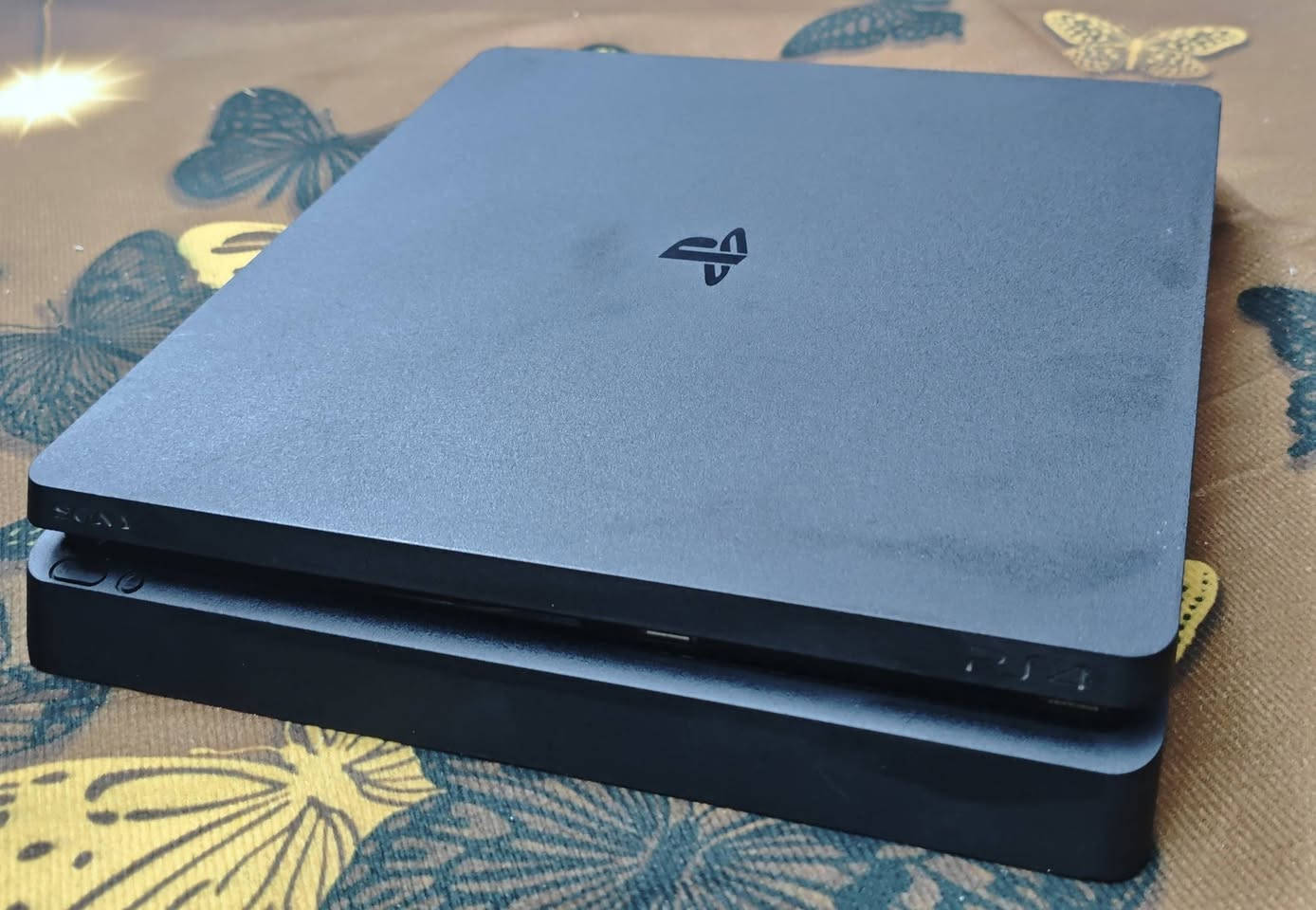 السلام عليكم.
بلي4 سلم مهكر نضام 12.50 ممفتوح لوك ستيكر

كامل ملحقاته الاصليه 

يدات2 اصليه وتجاريه درجه اولى

نضافته عاليه استخدامه قليل جبته حتى اختم كلفديوتي وكريتوس وهسه اريد ابيعه

سبب البيع اريد دراجه اشتغل بيها على باب الله والي عنده اراوس وياه السعر على الخاص *********** هاذ رقمي بي واتساب
