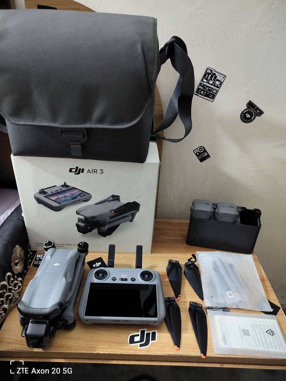 السلام عليكم 
dji.  AIR3. KOMPO 
اير ثري كومبو جديد ستعمال فحص ففقط 
طايره 3دقايق مو اكثر 
جدددديد 
ملحقات كامل مثل مموضح بصوره 
كومبو 
السعر مليون 850 
مكاني بغداد الاعضميه 
توصيل جميع محافضات 
***********
شباب اني ماطلع درون اذا ماستلم عربون عليهه 
بدون إخراج 
والي ميثق بيه ليشتري مني 
تحياتي
