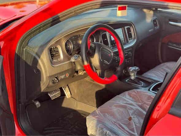 سلام عليكم للبيع عندي جارجر 2019 خليجيه جيتي وكالت هارلم مكفوله عده اصبعين بارد بل جاملغ الخلفي لون مميز برتقالي ماشيه 48 فوله موصفات رقم بغداد بسمي السعر 293 وبيها مجال مكاني بغداد الاعظميه رقمي *********** بغداد
