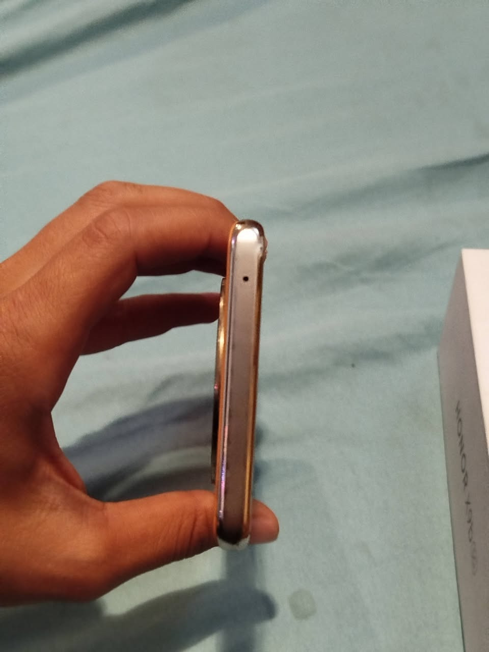 السلام عليكم هونر x9b ذاكرة 256 عشوائي 12 جهاز حيل نضيف لا مفتوح ولا داخل صيانة غراضة كاملة بغداد الشعب شارع الصحة *********** السعر 230 الف بالعافية عالياخذا
