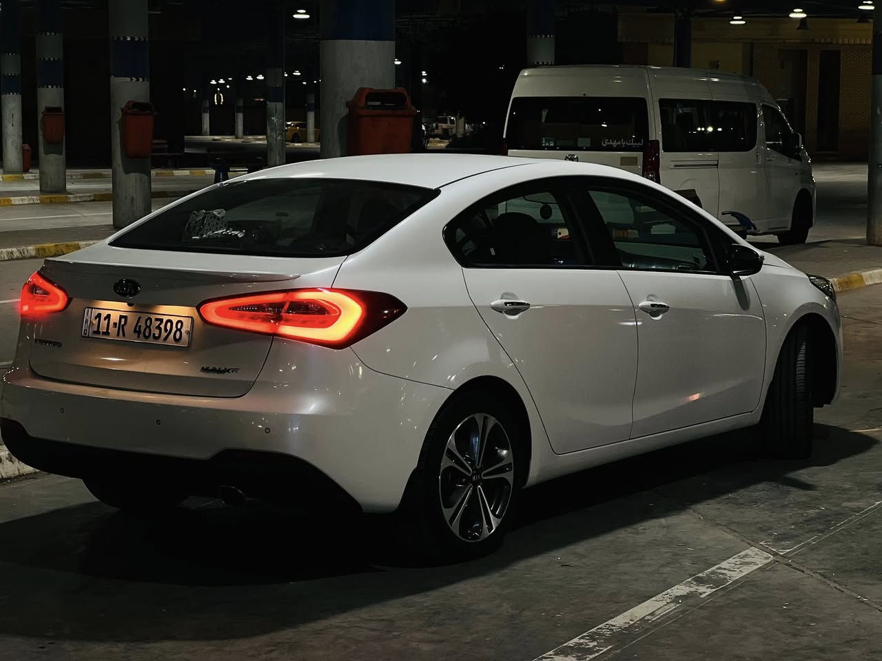 سيراتو ٢٠١٥ كفاله عامه من الضربه ولصبغ وتبديل ولبارد ولشخط ورصعه وكلشي على ايدي السياره استخدام شخصي ماشيه ٩٠ فول مواصفات على البصمه ثلاث انضمه قياده حساس امامي خلفي شاشه كامره  ويل كب  مري شفط. منضومه زنون جديده. حداديه. توني. مبدله. حت الدبلات. طخم تاير. جديد دلوب الأصلي السياره ماييه. كل نقص مكاني ناصريه السعر خاص   مكينه. ١٦٠٠ دوش 
***********
