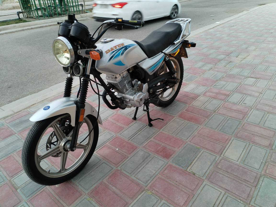 سلام عليكم  
دايوان عضم  اوراق اصولي شرط  الترقيم مداور يم وكيلهه مكتب حسين موديل ٢٢  
 محرك كفاله شرط مافتوح  محرك نضيف شلعه ومعدل شرط الكفاله  كهربائيات كلهة شغاله اشاير لايتات كله شغال بيهة لايت زنون زنجيل جديد الدراجه كلهة جديدة وبل واقع احله من الصور مكان كربلاء حي السلام   السعر ٩٥٠  بلاش وبيهة مجال   للطيبين
***********  بي وتس كربلاء, العراق
