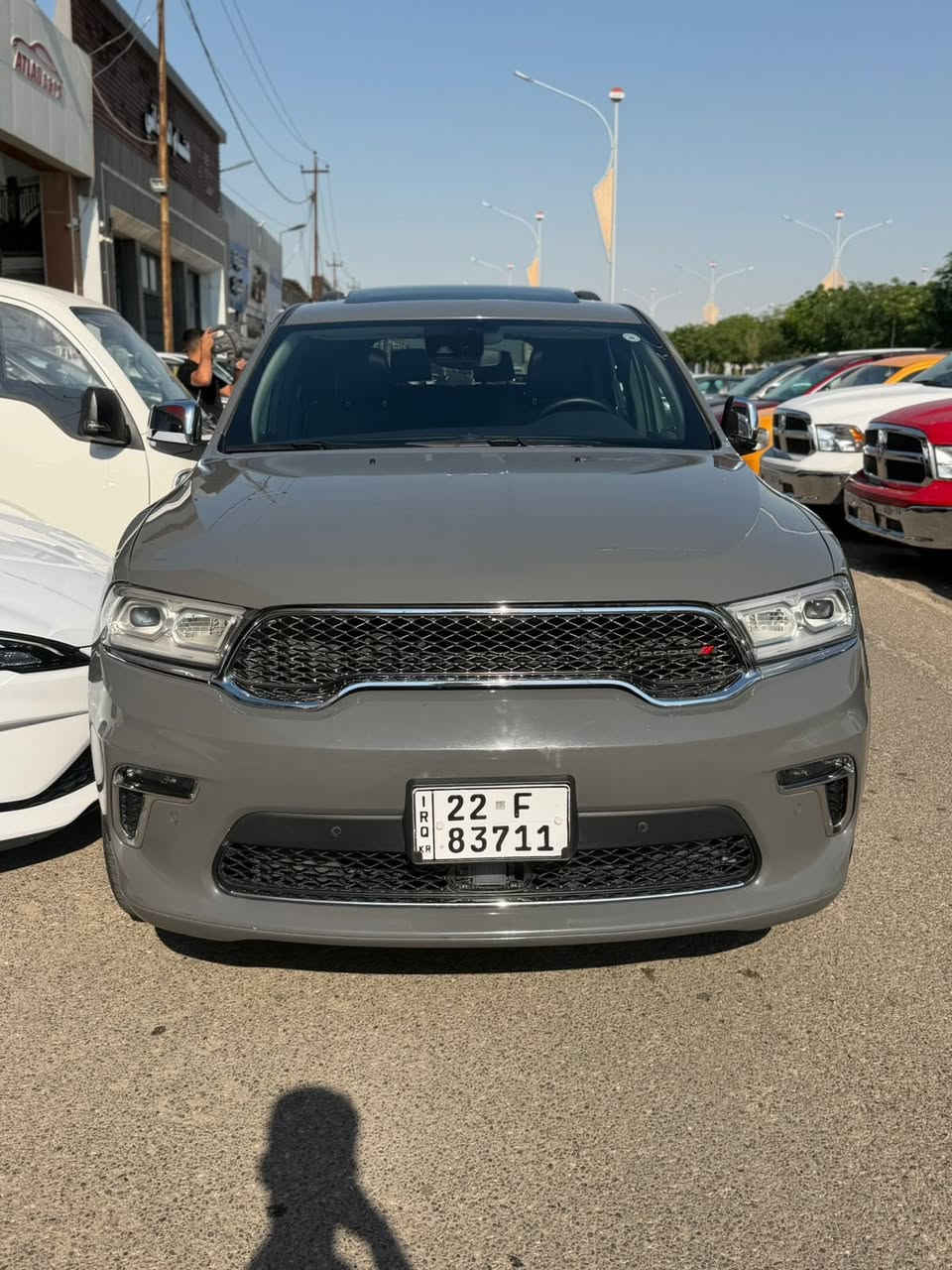 نوع السياره Dodge Durango Citadel2023
* نظام الدفع: خلفي (RWD) 
* ناقل الحركة: أوتوماتيك 8 سرعات.
* شاشة وسطية كبيرة مع نظام Uconnect.
* مقاعد جلد فاخرة VIP.
* تدفئة للمقاعد الأمامية ول استيرنك .
* كاميرا خلفية وحساسات ركن.
* باب خلفي كهربائي.
* فتحة سقف 
*رادار
*سياقه ذاتيه *
*ثلاجه
*ملاحضه السياره احله من الصور (والضرر فقد رش )
يعني السياره كلين 
*السعر 305 وبيهة مجال 
***********
