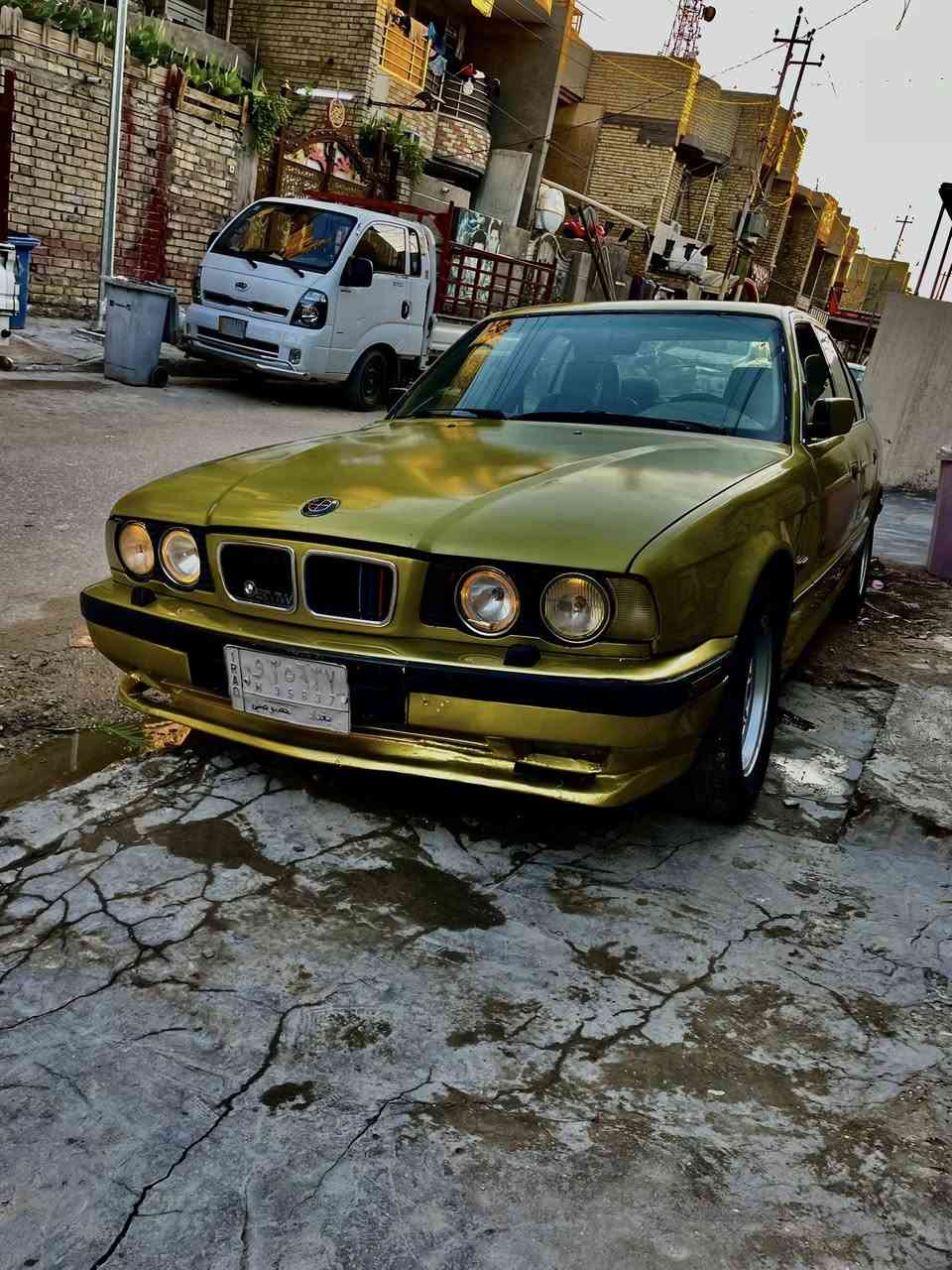 السلام عليكم 
520 موديل1990كير عادي محرك 25 مسكر فانوص تبريد شغال كهربائيات صدر امامي جديد المكان بغداد السياره بأسمي السعر 48   للاستفسار ***********
