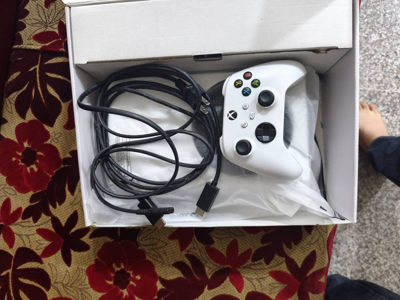 سلام عليكم شلونكم شباب
Xbox series s للبيع 
شبابنا الغاليه إكس بوكس سيريس اس للبيع نسخه 22 مع جميع ملحقاته الاصليه و كيبورد كيمنك و الجويستك الاصليه و كارتونته الاصليه حساب كامل و و كيم باس شهرين مفعل و العاب كامله شباب الله شاهد الجهاز كلش نظيف 99% نظافه مستعمل شهرين فقط يعني تاخذه و تدعيلي سبب البيع طالب سادس سعره 450 و بيه مجال للشراي ان شاء الله  للتواصل رقمي *********** متوفر واتساب و متوفر ماسنجر
