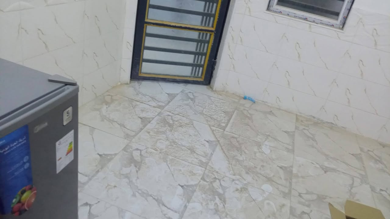 السلام عليكم. بيت 100متر سند 25 بناء حديث . حله ورديه قرب مستشفى الكفيل السعر 55 وبي مجال للتواصل ***********

