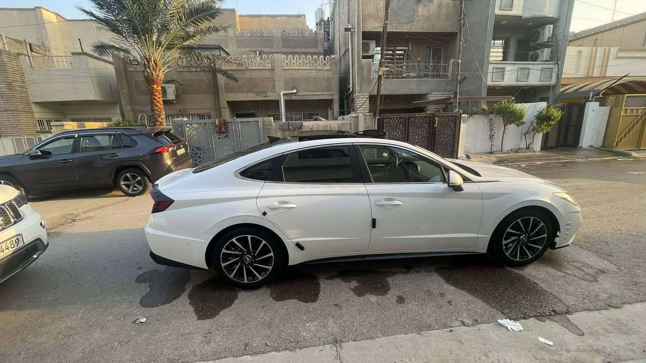 السلام وعليكم سوناتا 2023فول لمتدد للاخير داخل لونين عسلي مكاني بغداد الكراده السياره حادثه فقط بونيد امبدل ولقديم موجود يمي وبيه بل جاملخ بارد علا كدد صبعين وباب الخلفي وره السايق من جوه من يم الكنر هم باردد فقط يعني عندك بنيد فقط مصبوخ ولباقي كفاله رقمي *********** السعر 197 وبيه مجال شي بصيط ولسياره بدون يرباك وبدون دواخل
