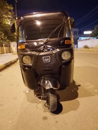 ا اسلام عليكم تكتك 16 سنويه ورقم دولي سعر 3600وبيه مجال حك جيه 0780575...