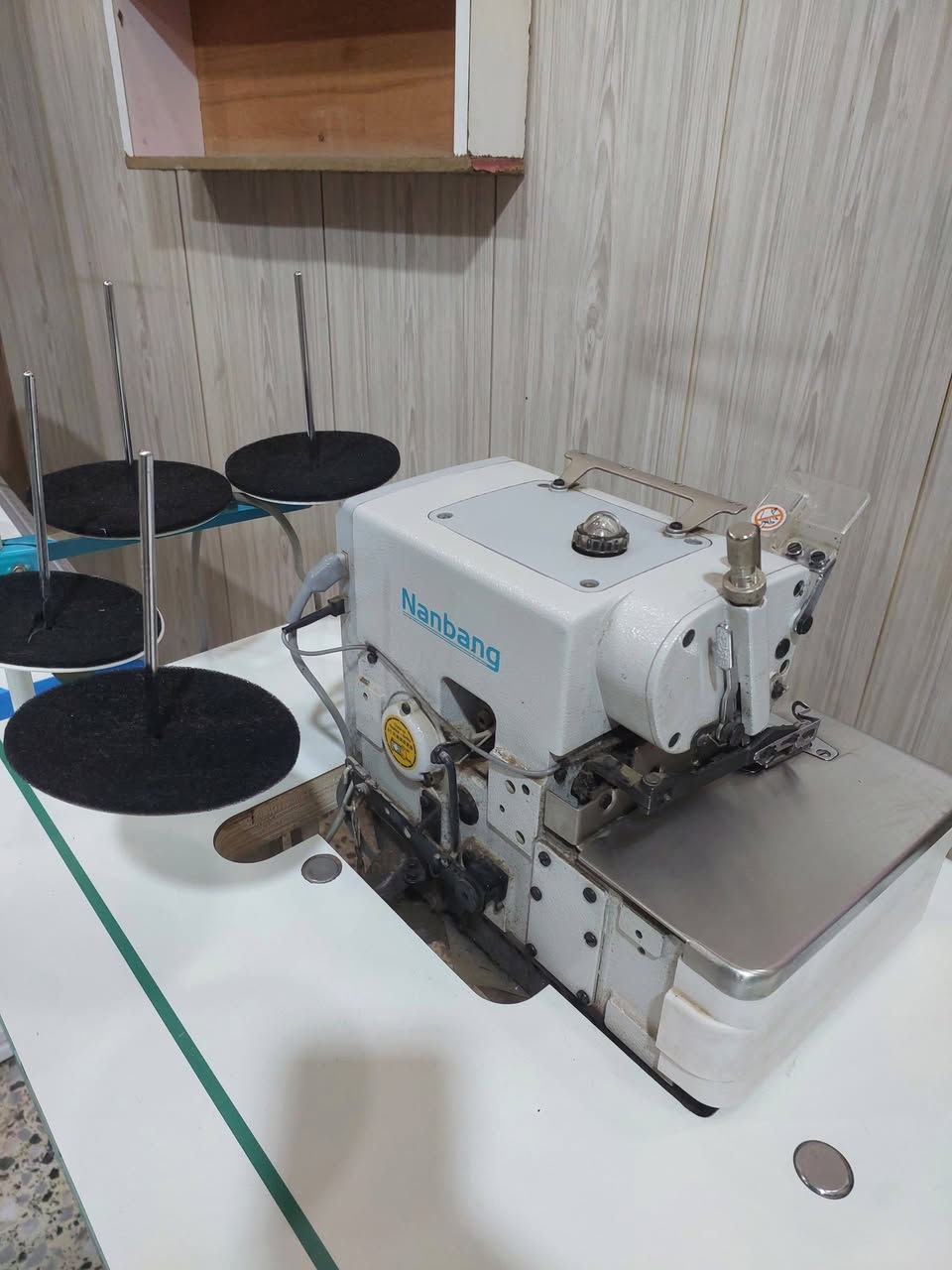 السلام عليكم مكينه خياطه ووافرومكينه دكم للبيع استعمال قليل مابيهن اي عطل اوتصليح للاستفسار*********** ***********
