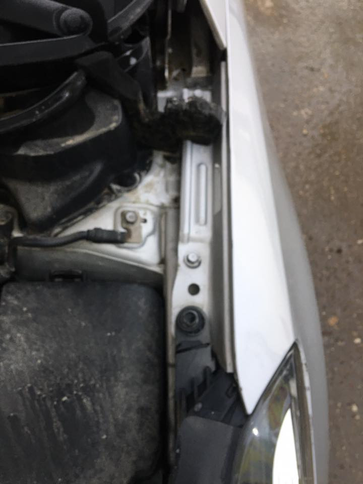 السلام عليكم
فورتي.  مديل. 2017.  بيها جاملغ الايسر قليل بدون عابر. والبنيد كما موضح في الصوره.  والباقي كفاله. 

جاهزه من كلشي.  السعر. 125. وبيها مجال 

مكان السياره. في السماوه مركز المدينة 

أستفسار اتصل على الرقم.    ***********
