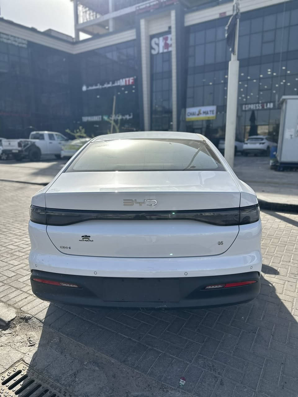 السلام عليكم
BYD سيل 5 للبيع

السيارة نص فول
شاشة
بصمة
هاند بريك دكمة
تحكمات ستيرن
كامره خلفية

السيارة بعدها  ماشية 3900 يعني زيرو بحالة الوكالة ومكفولة كفالة عامة شرط الفحص
سعر السيارة 12,800 (128) ورقة علماً السيارة بدون رقم تكلفة الرقم 300 الف 

للتواصل ***********
