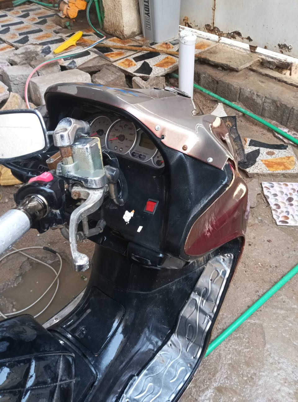 السلام عليكم للبيع للبيع دراجه ناريه للبيع عارضة بسعر 400 ألف الدراجه نضيفه جدا بس قايش مكطوع بيه اتصال *********** بيع مراوس عادي
