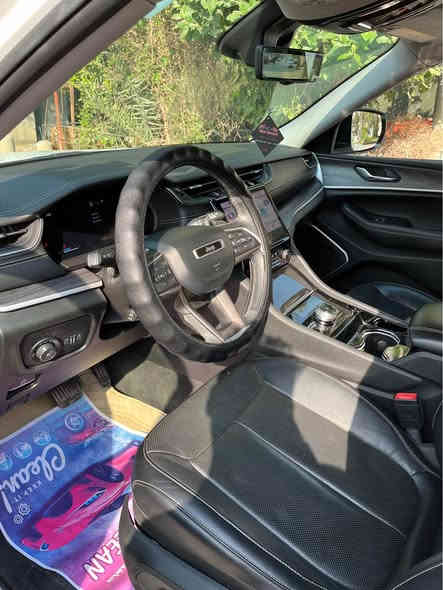 السلام عليكم 
جيب كراند 
مديل 22 وارد امريكي 
فول مواصفات. عدا الفتحه 
ماشيه 42 ميل 
بيهه صبغ قطعين 
وباب الصندوق تبدل
رقم بغداد 
7 راكب. منفصل
مكان السياره  بالعطيفيه 
*********** بغداد
