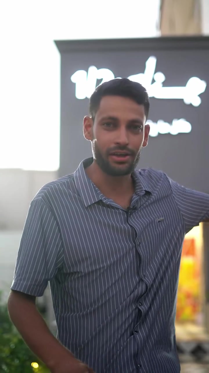 لأن الجناح الواحد ما يكفي.. جبنالكم جناح ونص! 🍗
تم بحمد الله افتتاح تجريبي لمطعمنا لنقدم لكم ألذ الوجبات بأفضل جودة وطعم لا يُقاوم.
حياكم الله، جربونا وماراح تندمون
اوقات العمل :- 5:30 م - 1:00 ص 
ارقام التوصيل المجاني :- ***********

