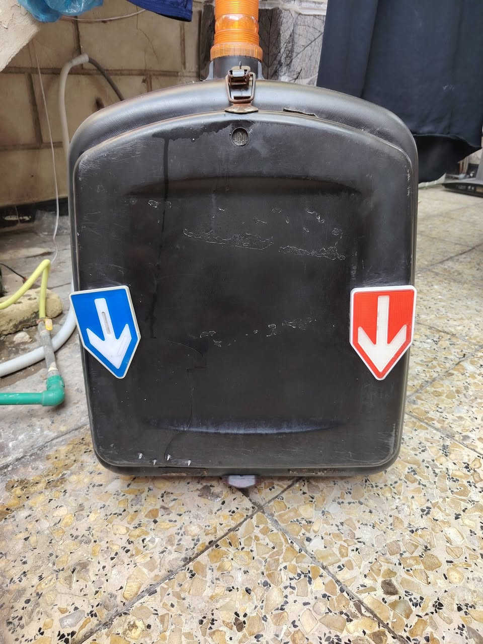 سلام عليكم صندوك البيع نضيف ومرتب سعره ٢٥ الف كلشي واضح الك بل صوره لا تجين وتكلي تعبان مكاني بل الشعب سوك شلال
***********
