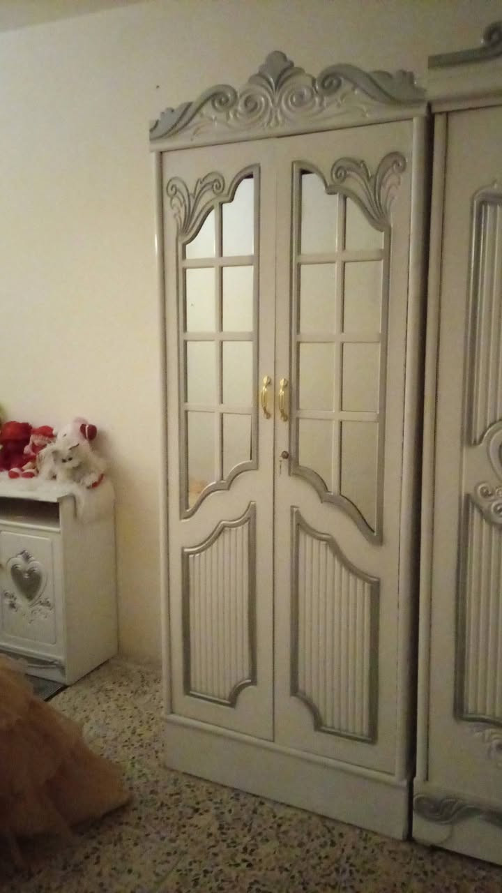 السلام عليكم غرفه اخشاب صاج عراقي للبيع مستعمل شهرين للاستفسار خاص او ***********
