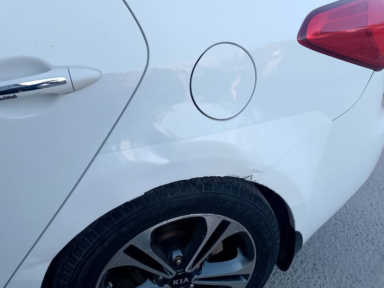 سيراتو موديل 13 شكل 15
محرك 1600دوش 
بيها بعض طخات سونار موجود 
كير محرك مكفول 
رقم سليمانيه انكليزي سنويه ساقطه 3 سنوات 
ماشيه 273
مواصفات تبريد قطعتين 
ويل كب 
شاشه تاب 
اشاير مري 
حساسات خلفي
مكان بغداد حي جامعه 
سعر 110 بي مجال بسيط 
*********** وتساب 
مكلف #طلبه بالتعليق  

#ادارة_الصفحه ⚡
