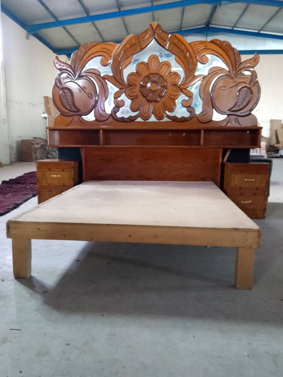 السلام عليكم غرفه البيع السعر 375
وبيه مجال الشراي ينتصل ***********
