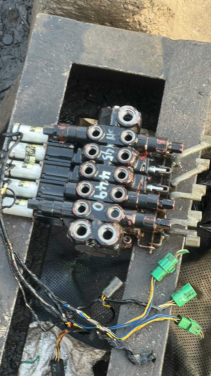 كنترول 4خانات والخامسه فصله بلادي كهربائي هايدروليك ***********
