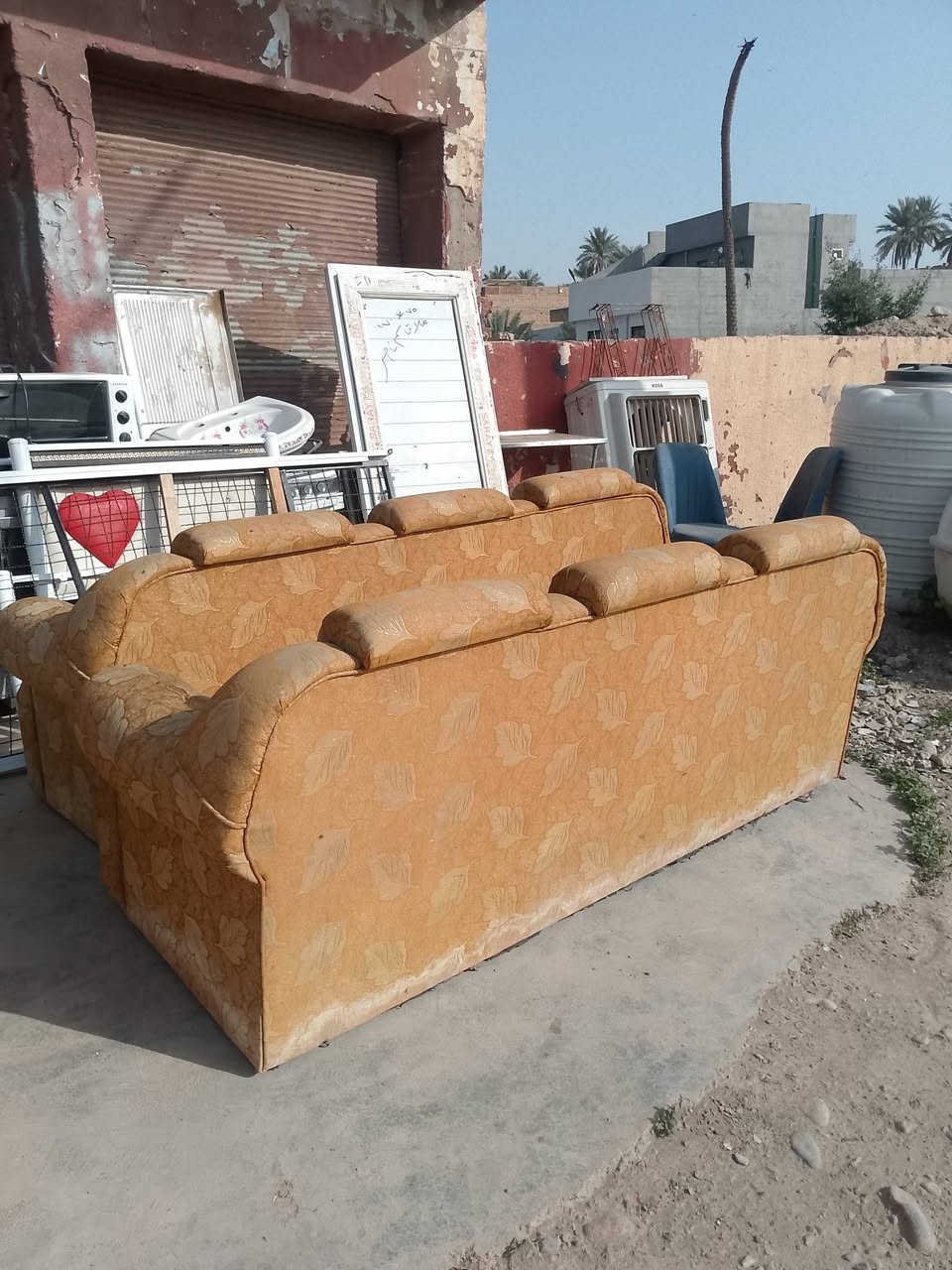 تخم مستعمل للبيع خشبه نظيف فقط القماش تعبان وسعره مناسب ب75الف اخو البلاش مكاني  شهربان السوق القديم قرب المصرف القديم ***********
