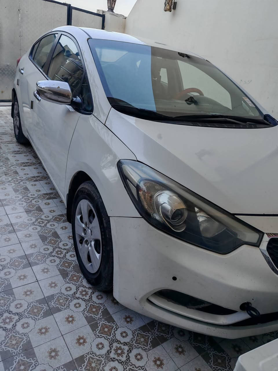 السلام عليكم للبيع سيراتو ٢٠١٤ لون ابيض محرك ٢٠٠٠ البنيد مبدل ابلادي وصبغ الباب خلف السايق
بدون دواخل محرك لا صرف ولا بخار تبريد تدفئه كله شغال طخم تأيرات جديد دوشمه جديده گاعيه وكشنات ماتصرف عليه ولا دينار بس نقل الملكيه رقم ديالى الدولي شرط التحويل العنوان بعقوبه للتواصل الاتصال على الرقم ***********
