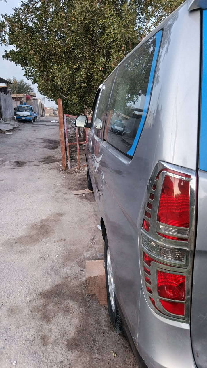 السلام عليكم ستاركس مسكر مكفولة ماعدا الجاملغ الخلفي جه السائق مصفره هيئة وضريبه تخم تاير حداديه تبريد مكانه سوق شيوخ موديل 2014مكينه سبعه باسمي تحويل مباشر سياره جديده وخير من الله ***********
