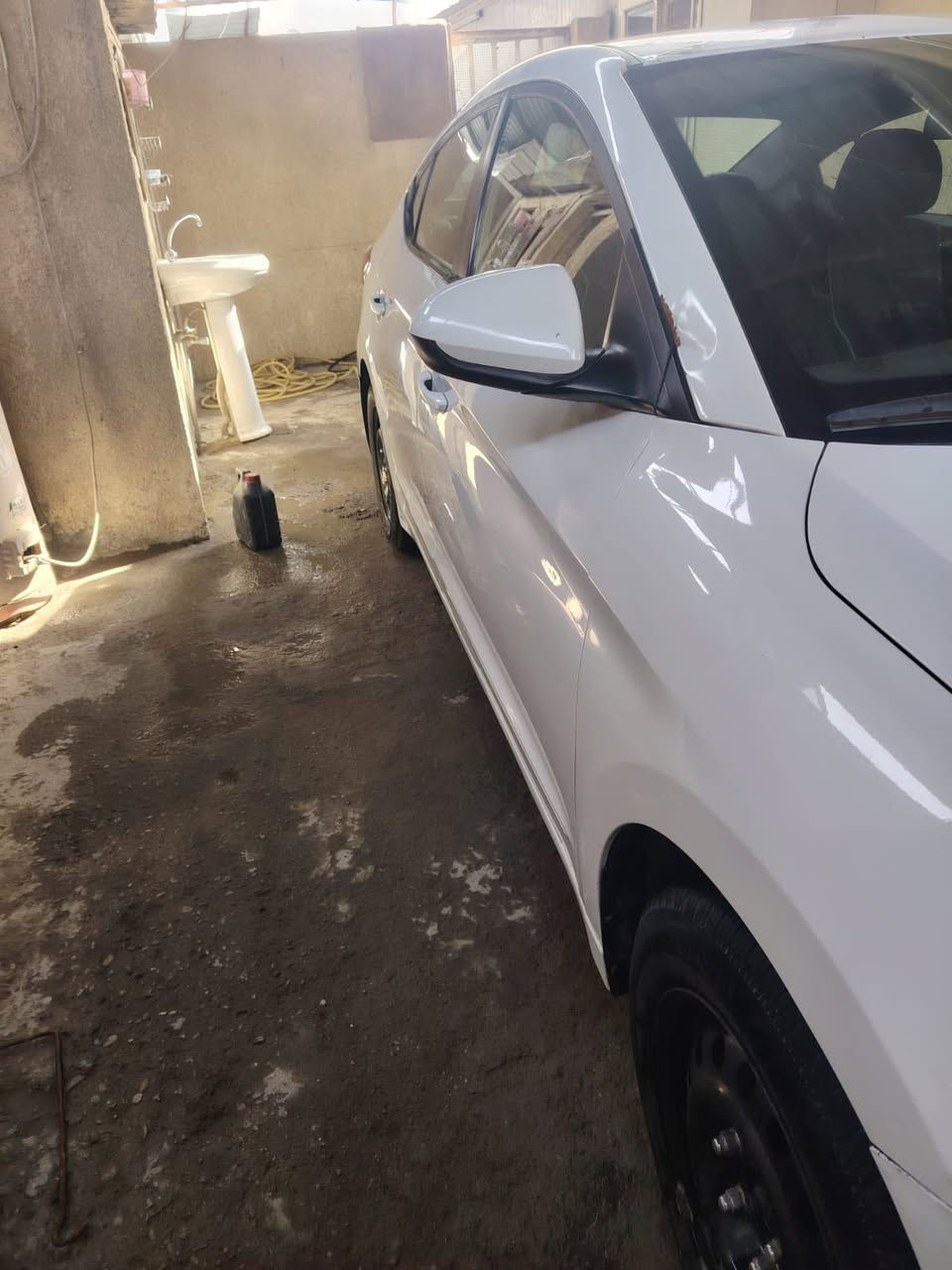 السلام عليكم

سيارة النترا وارد أمريكي موديل ٢٠١٩ ابيض صدفي , رقم بغداد ماشية ١١٠ ميل قابلة للزيادة محرك و گير دوش + AT حادث جاملغ خلفي , بيهه اربع قطع صبغ حسب السونار , اربعة ويل حديد اسود و السيارة احلى من الصور بأسمي السنوية سعرها ١٢٢ و بيهه مجال للشراي 

للاستفسار الاتصال على الرقم  ***********
