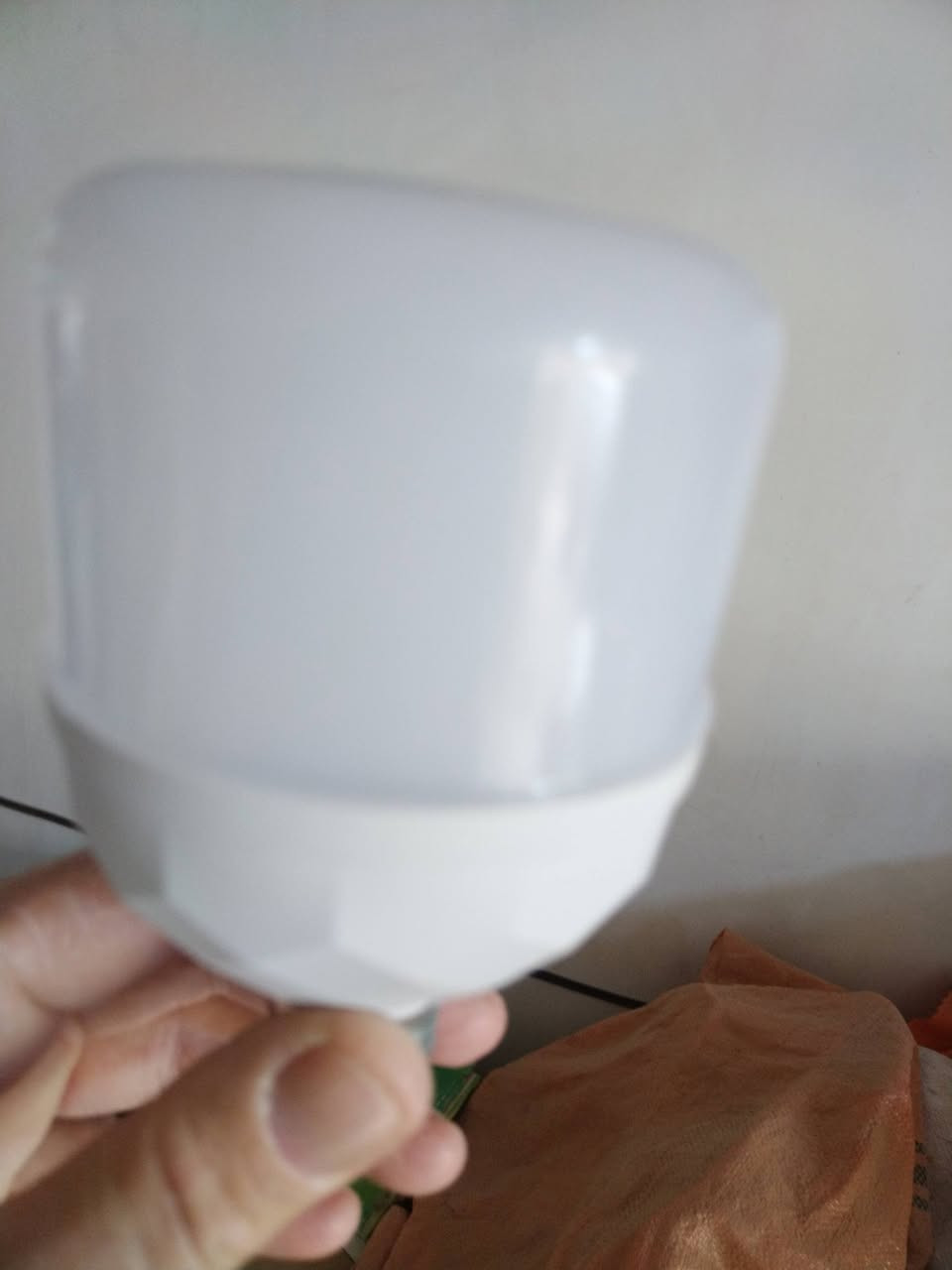 عرض خاص مصباح لد ٣٠ واط ٢٠٠٠ دينار مصباح لد ٢٠ واط ١٠٠٠ دينار مصباح لد ٩ واط ٥٠٠ دينار شمعة لد خطين ٢٥٠٠ دينار فقط متوفرة لدى محلات الصالح الشارع العام مقابل محطة الوقود هاتف ***********
