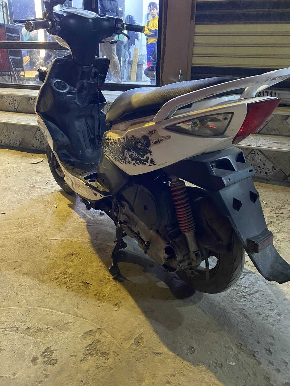 السلام عليكم
دراجه نوع ماكس مضلع 

دراجه نشطة مابيها نقص بس سلف 

شغاله هندر 

 صالنصه رياضي توبو بوق بدون كاتم 

السعر 500 و بيها مجال 

هاتف *********** , ‏***********‏ .
