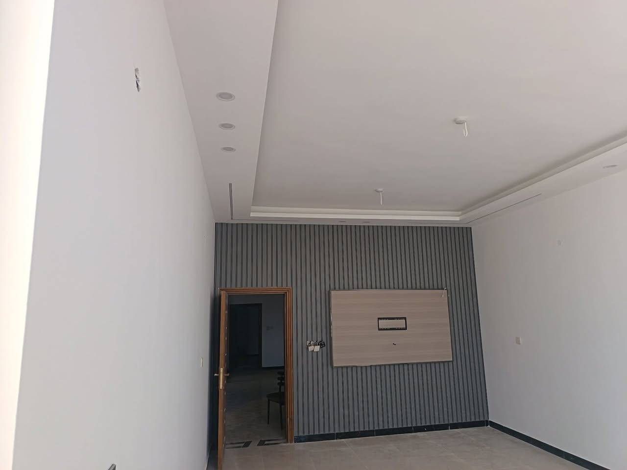 بيت للبيع مجمع الدوح شارع النخيل 30 متر عرض الشارع المساحة 250 بناء شخصي حر غير مطلوب السعر 190 مع المجال للاستفسار ***********
