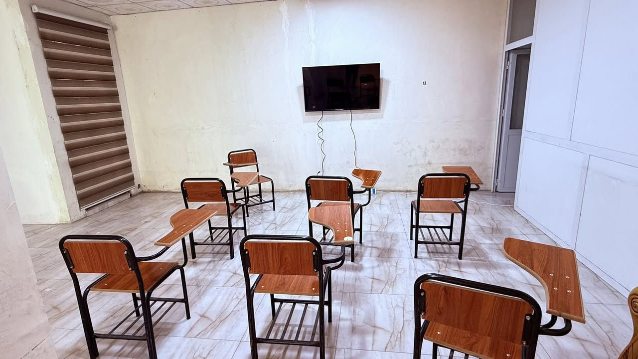 🔥 مركز تدريب للبيع، يرهم معهد
يباع على وضعه او اغراض فقط

المميزات :-

-موقع استراتيجي شارع نعمة الريفي

-3 قاعات دراسية + مكتب

- شاشات حديثة + انترنت 🛜 

- -بيج قوي معروف بمحافضة ميسان

https://www.instagram.com/lyfx_center?igsh=MmsyNDZnamVsaXd1

اغراض المركز :-

- كراسي دراسية عدد +20 كرسي

- شاشة تفاعلية سعرها 3،000،000

-شاشة عادية كبيرة + بردات

- ميز مكتبي + كرسي + تخم قنفات

- طبلات صغيرة + طبلات كبيرة

- لابتوبات كاملة + ديسك توب

- كاونتر وغراض للمشروبات الساخنه 

- رايات لوگو + بوكس لوگو كبير

- معدات صيانه وتصليح اعطال

السعر 7 مليون و 500 الف دينار وبي مجال

سبب البيع السفر للدراسة بالخارج 

للتواصل والاستفسار ***********
