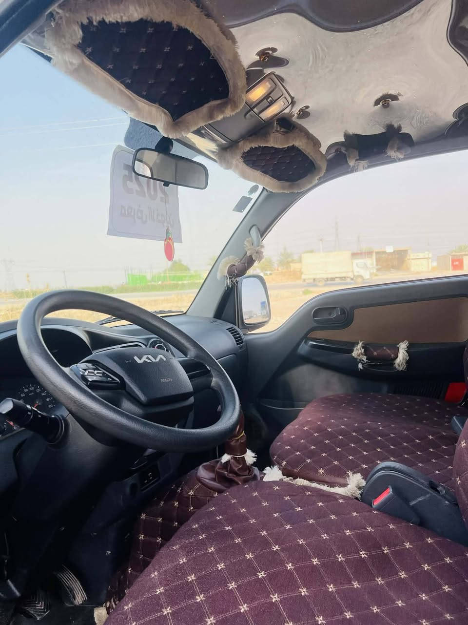 السلام عليكم كيا حمل للبيع 2025 ماشي 5000 العنوان واسط الدبوني السعر 160 وبيها مجال قليل للطيبين*********** ***********
