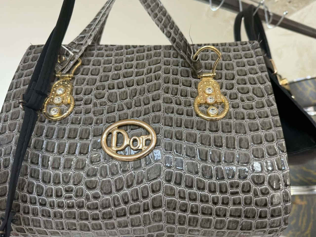 سِـلَأّمً عٌلَيِّکْمً جّـنِطِهّـ لَلَبًيِّعٌ کْمًيِّهّـ خِـيِّر مًنِ أّلَلَهّـ وٌبًـسِـعٌأّر مًنِأّسِـبًهّـ جّـدٍأّأّ


**إذا كنت صاحب هذا الإعلان وتريد حذفه لأي سبب، رجاءا أرسل رسالة إلى الدعم الفني**