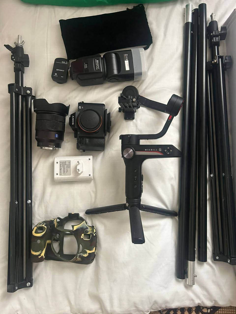 معدات تصويركاملة للبيع
كاميرا سوني a7 r2 مع عدسة من نوع zeiss الواسعة 16-36

رونين ويبل اس  كامل ملحقات مستخدم استخدام بسيط

فلاش ترايبو مع التريكر مع باتريات شحن ويا الشاحنه مالهم

مع كروما لونين ابيض أخضر ويا الاستاندات كاملة

ابيع شلع والي يريد منهن شغلة هم ابيع متواجد واتس اب

***********
