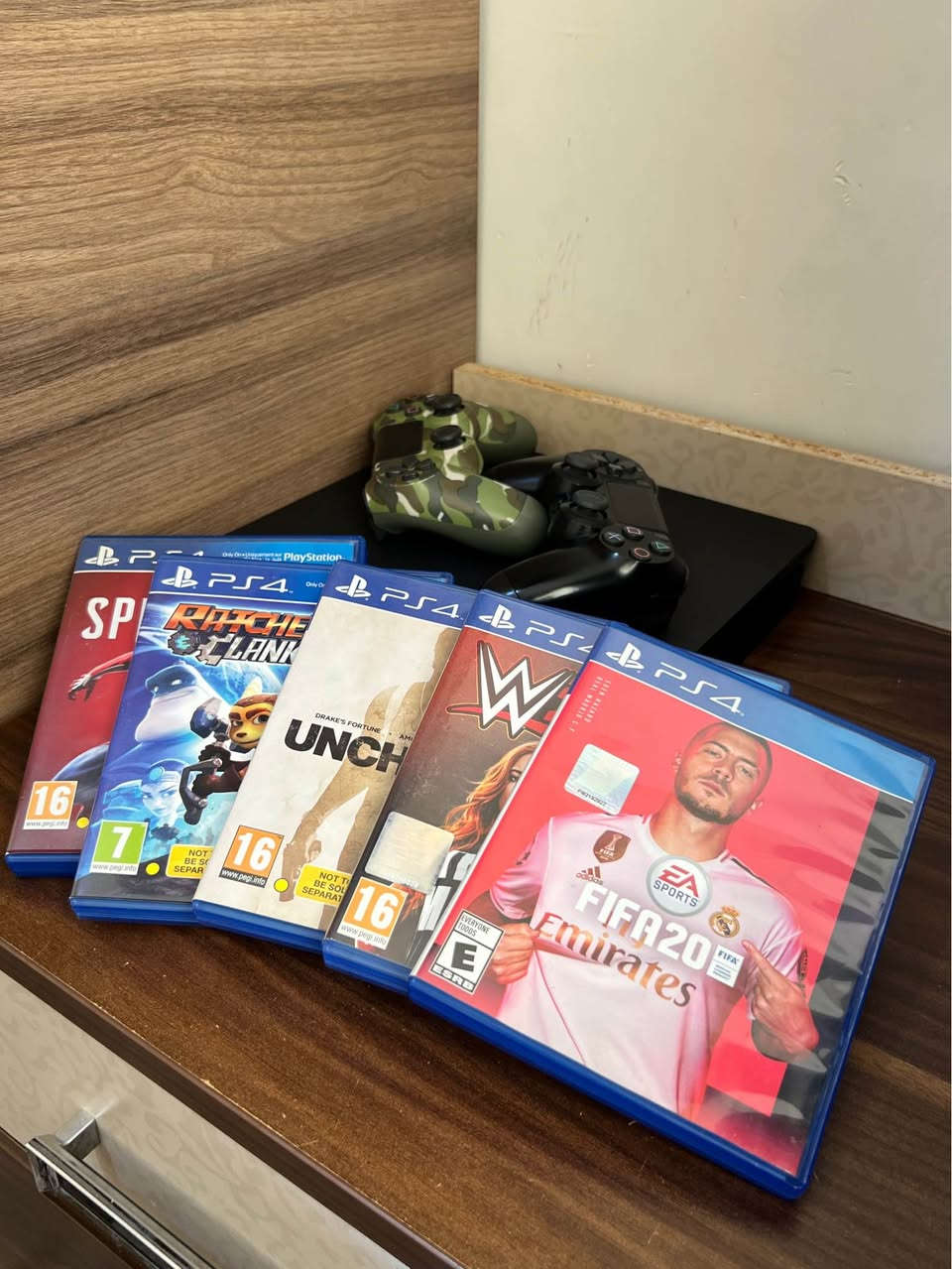 Ps4 slim with 2 controllers 5 cds سميل, دهوك


**إذا كنت صاحب هذا الإعلان وتريد حذفه لأي سبب، رجاءا أرسل رسالة إلى الدعم الفني**