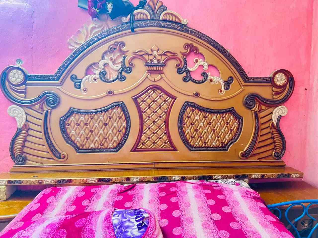 سلام عليكم غرفه نوم نجاره عراقيه ام الخمسه نضيفه كلش كامله سعره 700 وبيها مجال بسيط مكانه ناصريه مركز اي استفسار خاص او متوفر واتساب ***********
