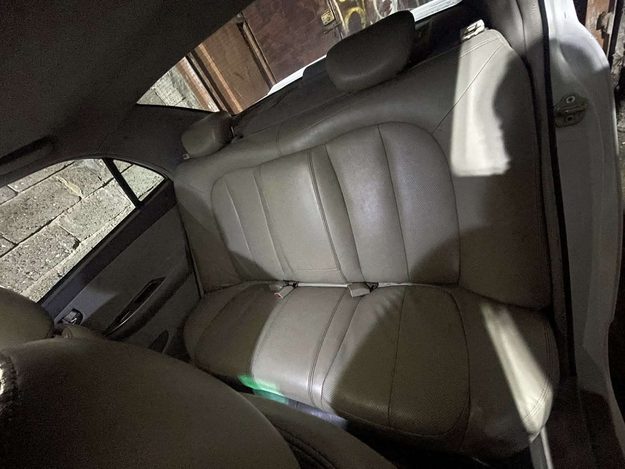 السلام عليكم 
سيارة بي وإي دي موديل 2013 
ماشية السيارة 179 كم
مقاعد جلد 
رقم بغداد السيارة بأسمي
السعر 62$
التواصل ***********
