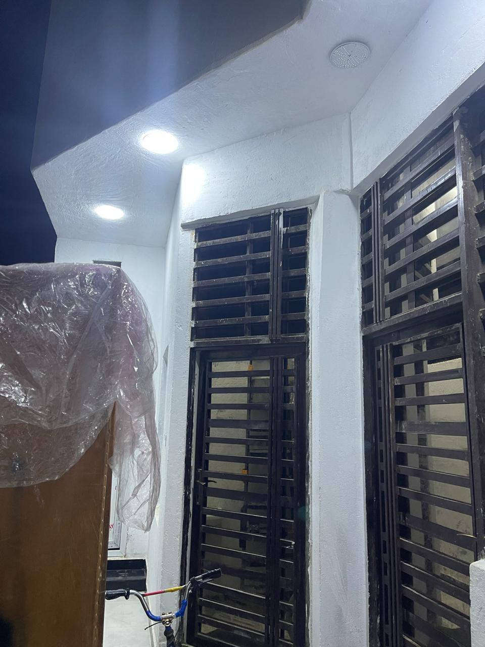 سلام عليكم يوجد لدينا بيت مساحته 100م بيت ونص قاط ثاني قرفه2 فقط هوه اثاثه سعر60 وبين مجال بصره شط العرب جزيره فيروزيه شارع 20 الاستفسار الاتصال على الرقم ***********
